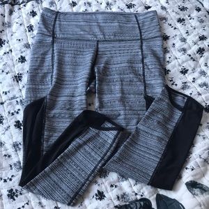 ⭐️Athleta jacquard mesh capri leggings